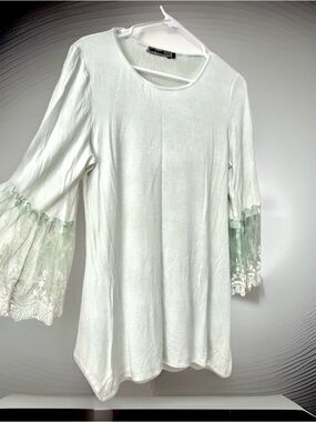 Womens Origami Boho Shirt size L Large Pastel Green Bell Flare Lace 3/4 sleeve